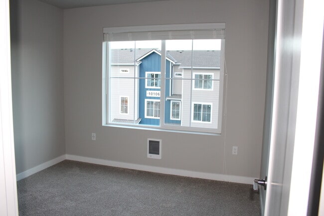 Building Photo - 10103 16th Pl SE