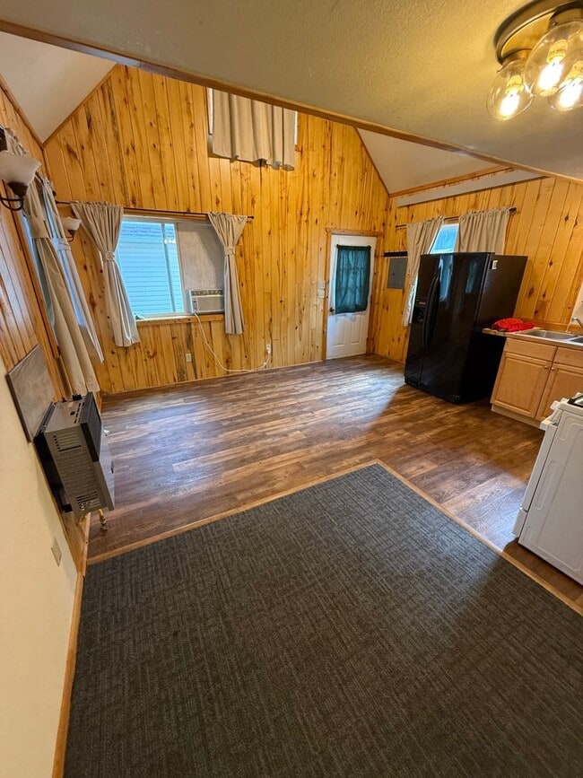 Building Photo - Cozy Guest House in Semi-Rural Location w/...