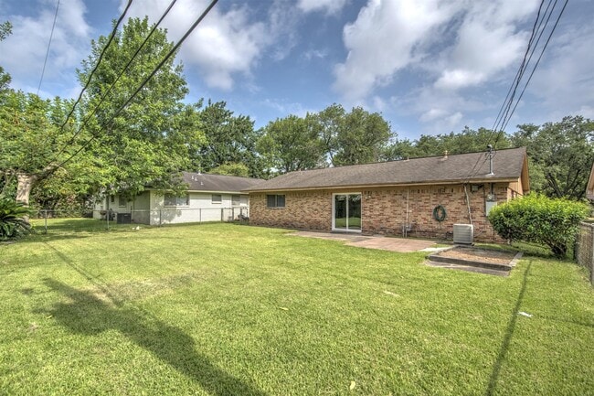 Building Photo - 9619 Rockhurst Dr