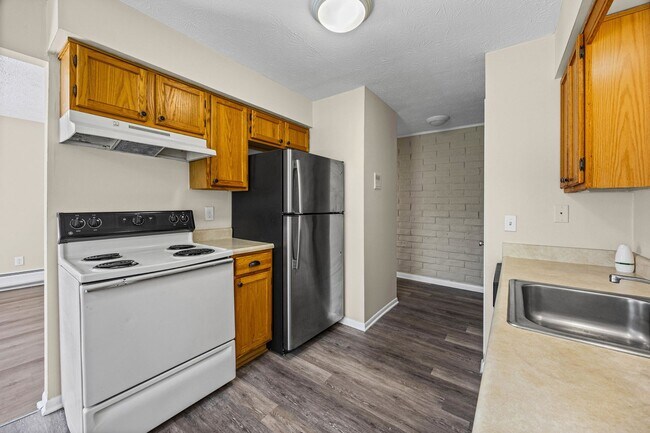 Building Photo - 6 Stenwick Dr
