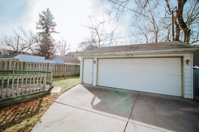 Building Photo - 1467 Sabra Rd