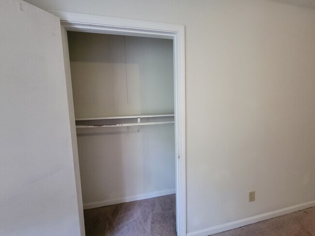 Building Photo - 2 bed 1 bath in Bogart!