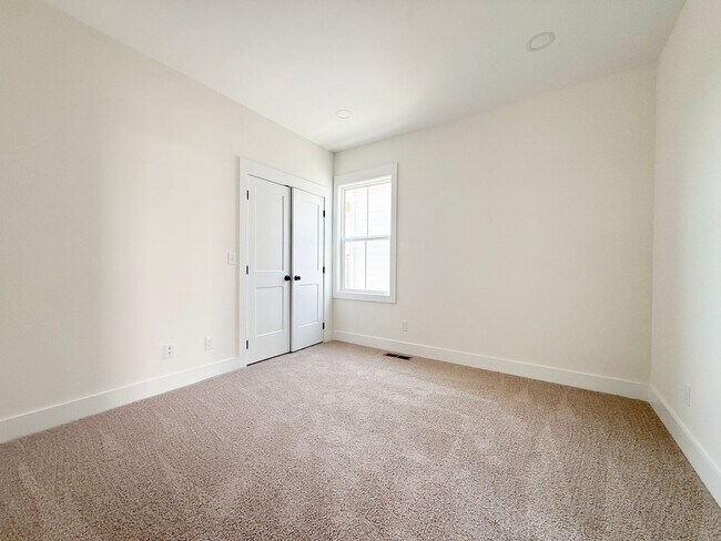 Building Photo - Luxury 3-Bedroom Townhome with Flex Room at Highbury + Summer Special