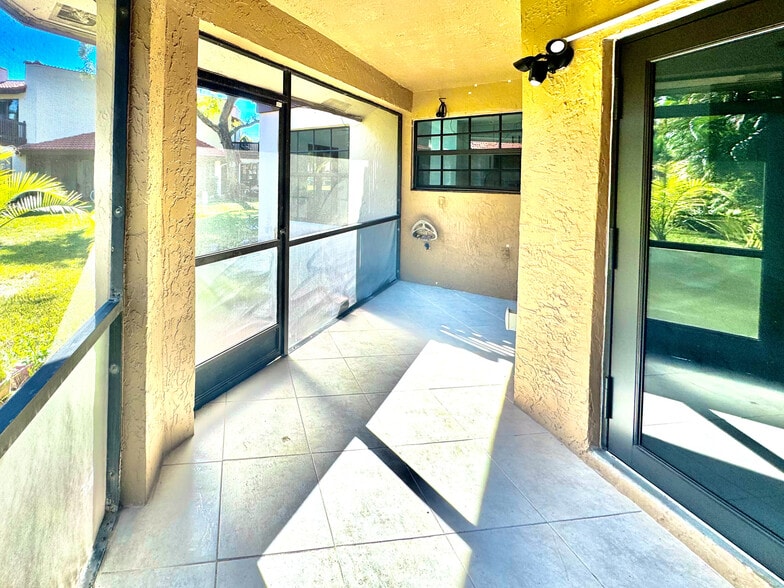 Building Photo - 9151 W Sunrise Blvd