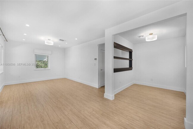 Building Photo - 6476 SW 10th Terrace