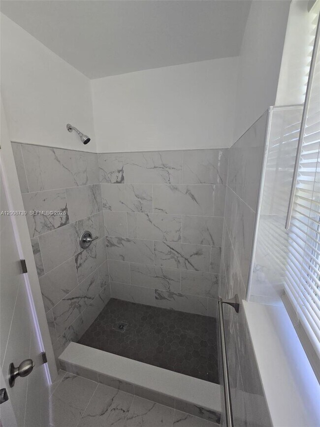 Building Photo - 2511 Plunkett St