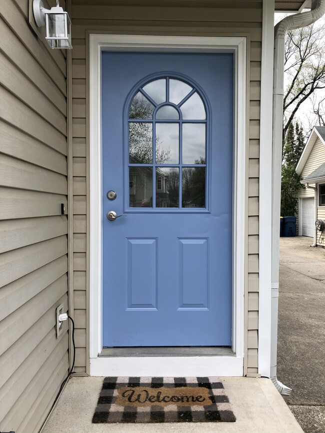 front door view - 230 Heritage Ln