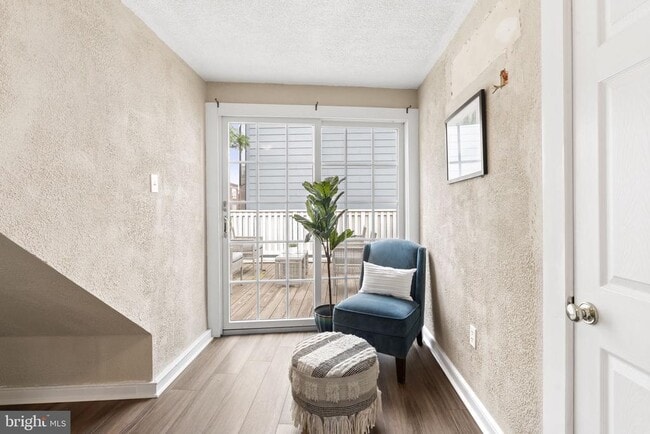 Building Photo - 858 S Front St