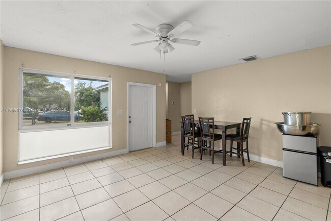 Building Photo - 538 NW 18th Ave