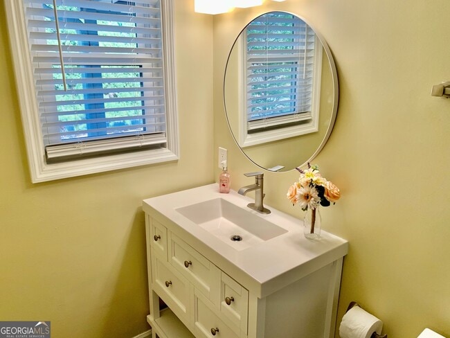 Building Photo - 322 Powder Springs St