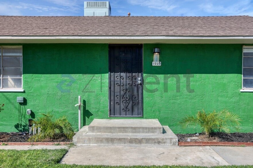 Building Photo - 1335 E Brown Ave