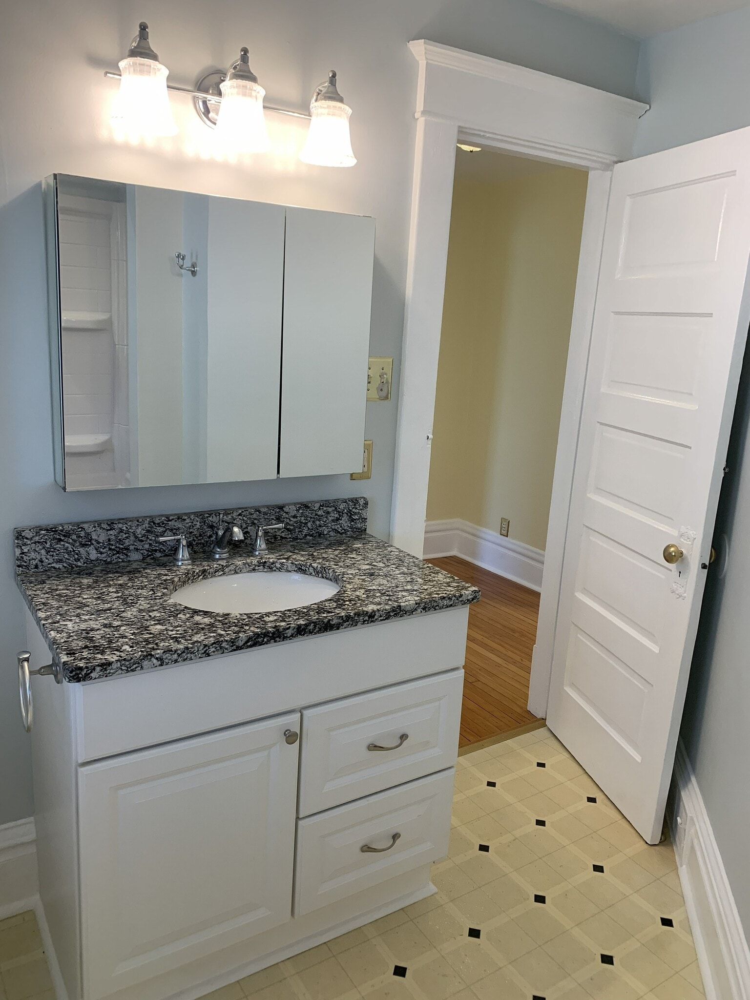 Building Photo - 628 37th St