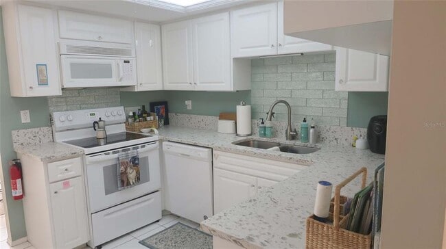 Building Photo - 5223 Villa Majorca Ct