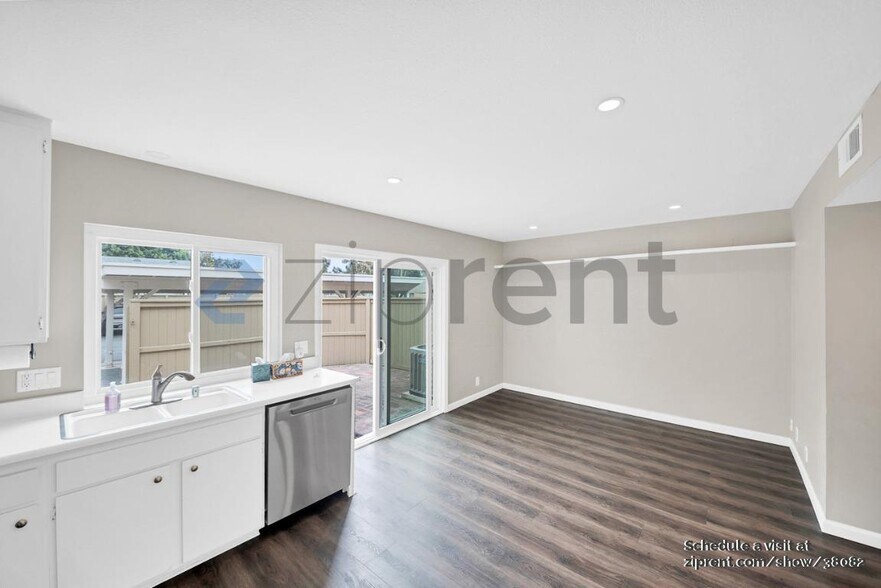 Building Photo - 76 Timber Run