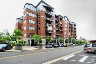 Building Photo - 1 Bed 1.5 Bath Theater District Condo + Am...