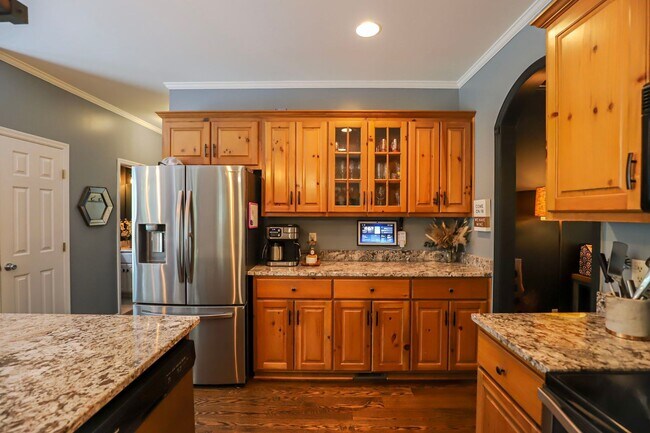 Building Photo - 5804 Lanatte Ln