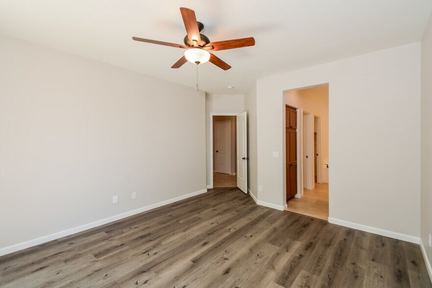 Building Photo - 13673 W Cypress St