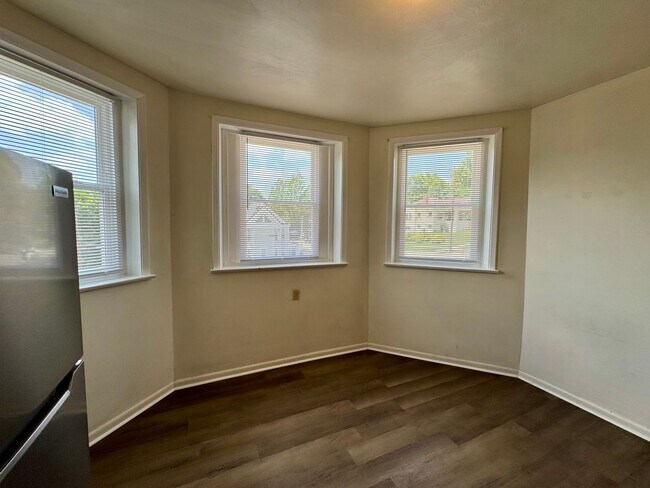 Building Photo - 212 N Highland Ave
