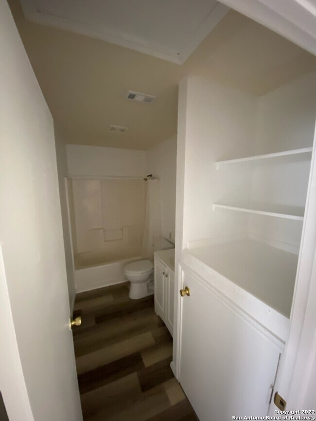 Building Photo - 930 Drury Ln