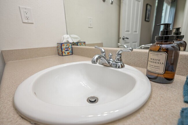 Building Photo - Charming Furnished Condo in Taku/Campbell - Everything You Need in One Place!