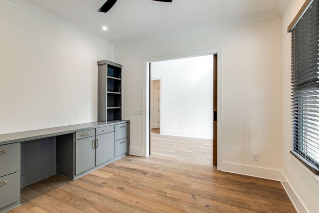 Building Photo - Like New 4 Bedroom Luxury Home in Franklin TN