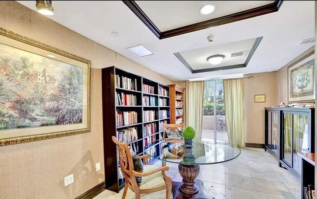 Building Photo - 520 SE 5 Ave