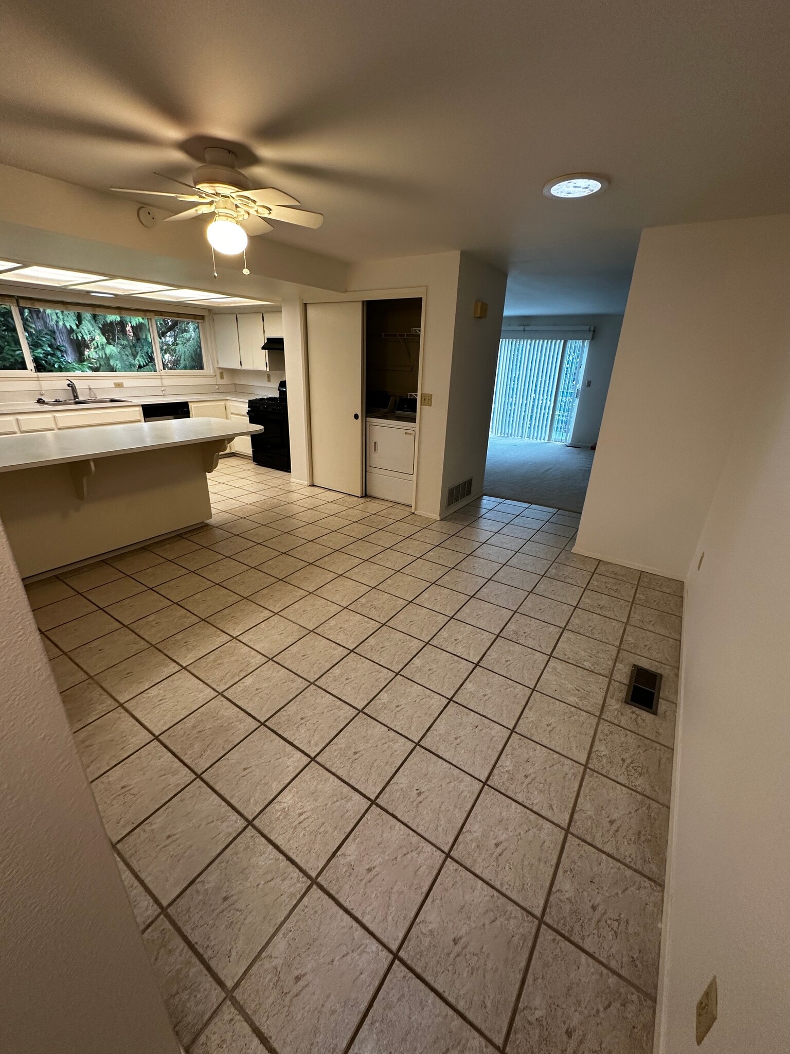 Building Photo - 515 16th Ave SE