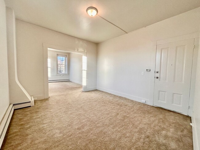 Building Photo - 202 E Main St