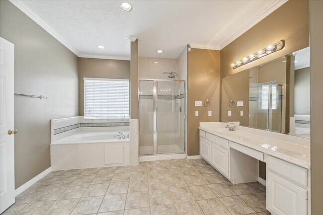 Building Photo - 2802 Briarhurst Park