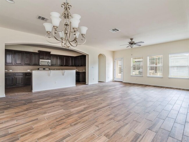 Building Photo - 120 Sawtooth Dr