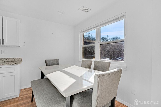 Building Photo - 529 Sharon Garden Ct