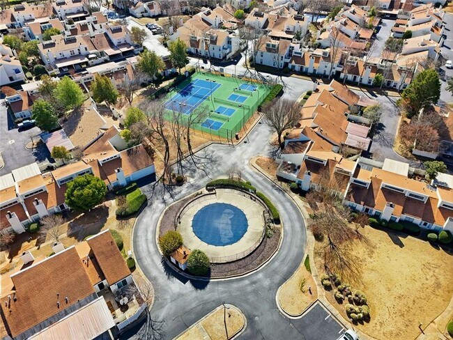 Building Photo - 813 Serramonte Dr