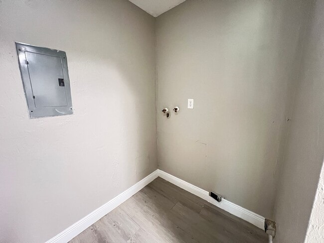 Building Photo - Charming Renovated 2-Bedroom Home in Ocala – Lawn Care Included!