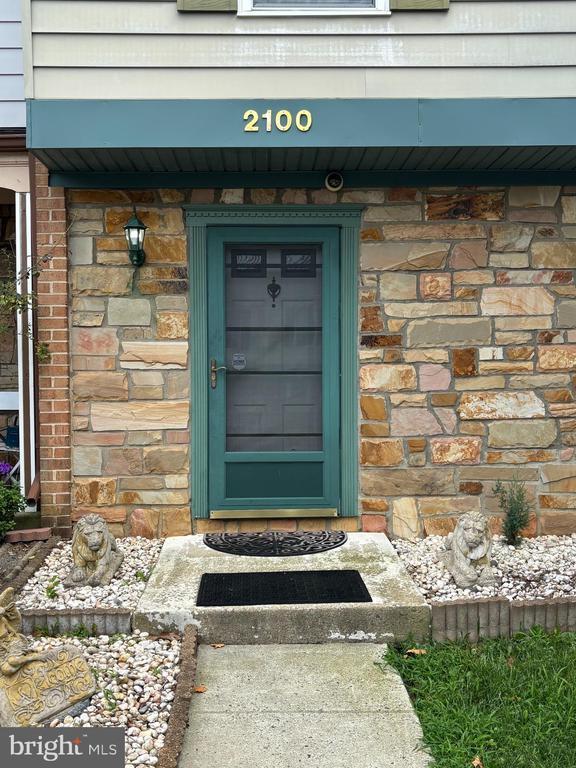 Building Photo - 2100 Mager Dr