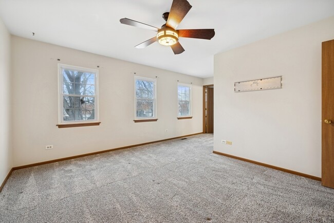 Building Photo - 145 Knightsbridge Dr