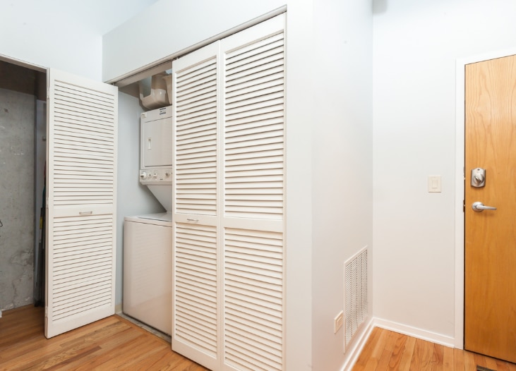 Building Photo - 933 W Van Buren St