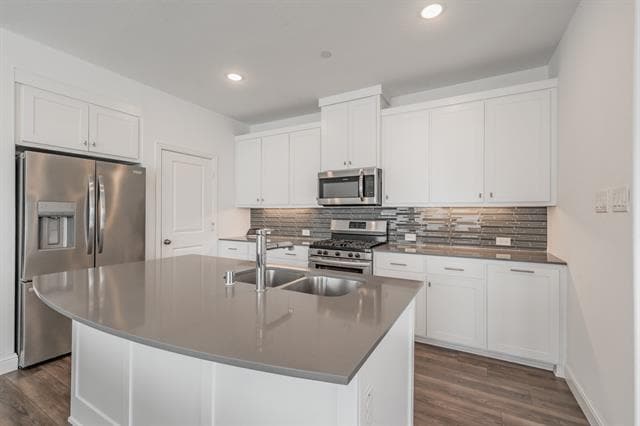 Building Photo - 405 Matchbox St