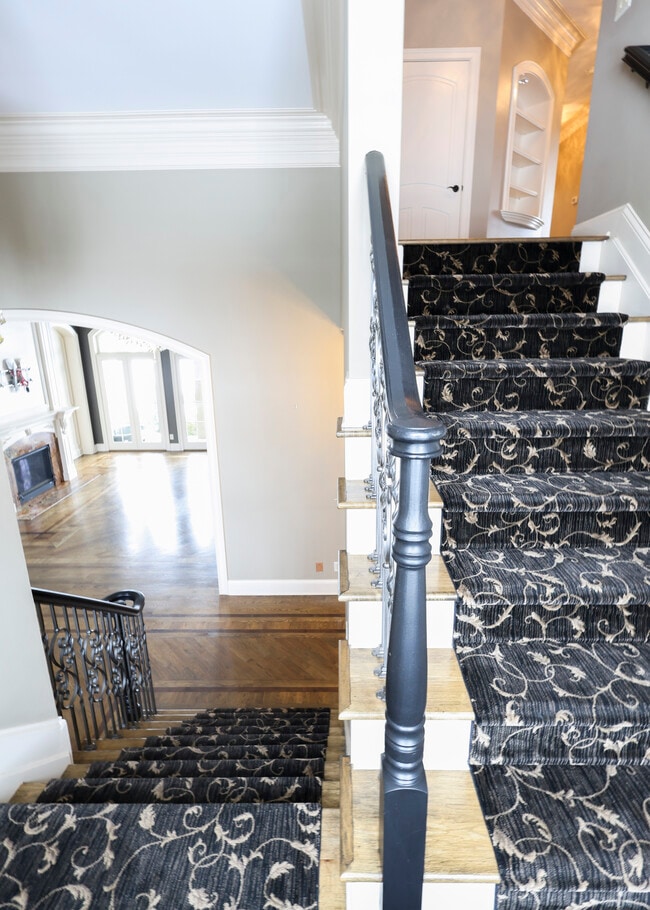 Building Photo - 9020 Whisperinghill Dr