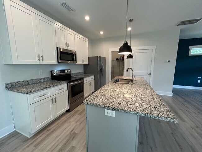 Building Photo - West AVL - 3/2 Contemporary Build Ready Now!