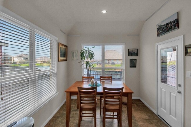 Building Photo - 3826 Pantano Ct