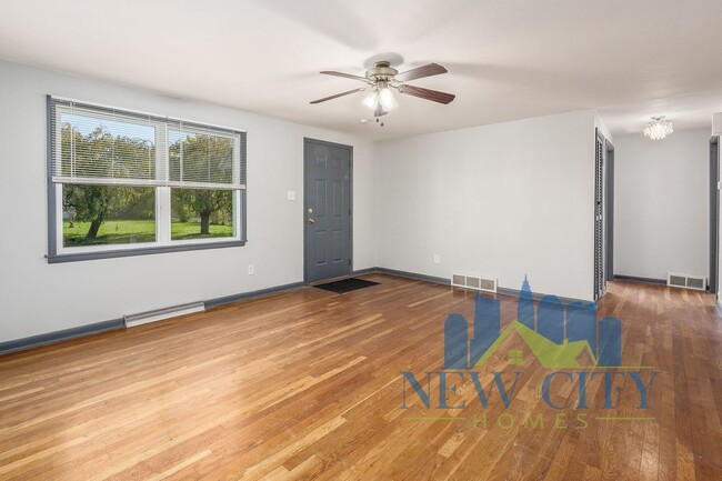 Building Photo - WAIVED APPLICATION FEE THRU! Single Family...