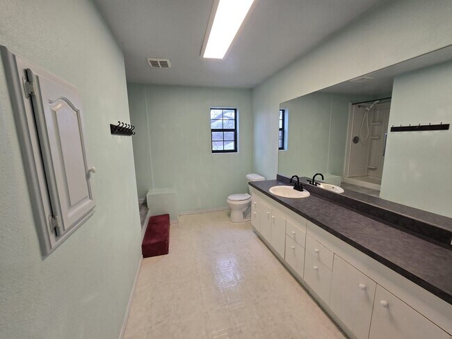 Building Photo - 2710 W Craig Pl