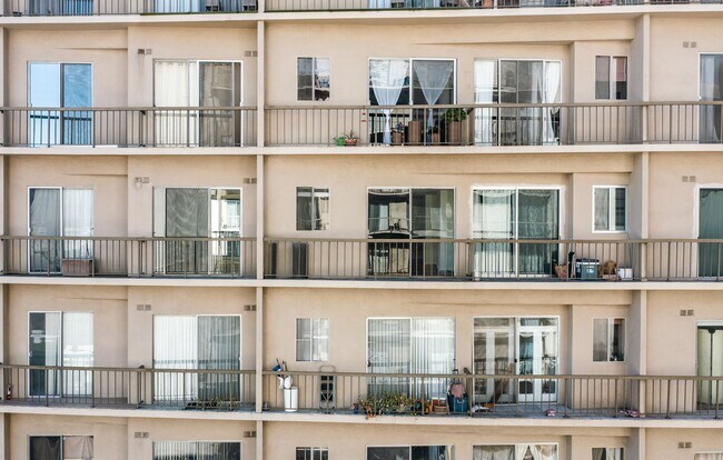 Building Photo - High Rise Condo 1bed 2 Full Bath