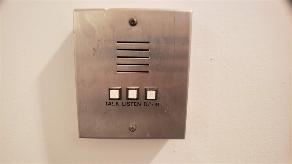 Building Photo - 25 Chester St