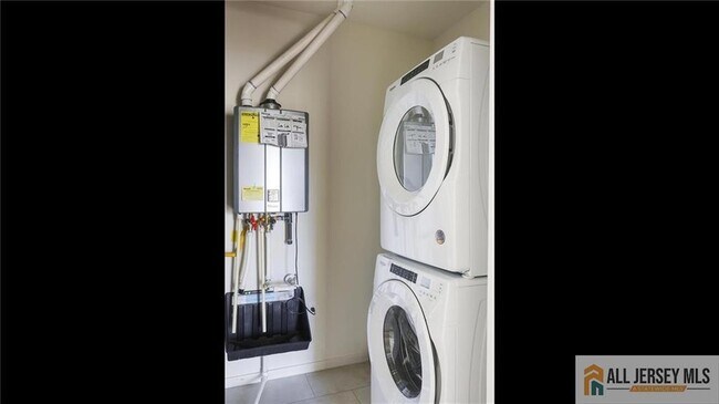 Building Photo - 95 Robeson St