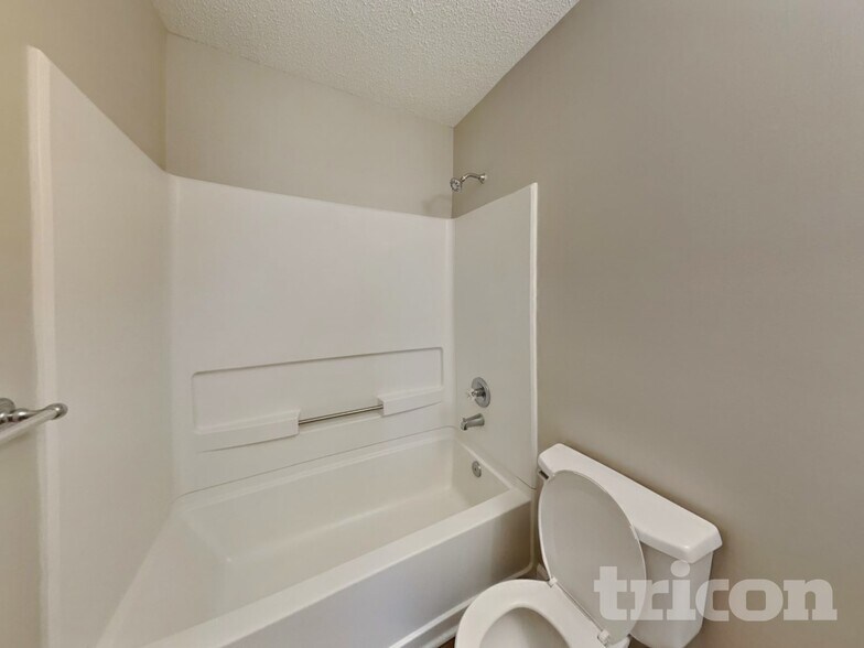 Building Photo - 204 Wexford Dr