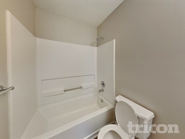 Building Photo - 204 Wexford Dr