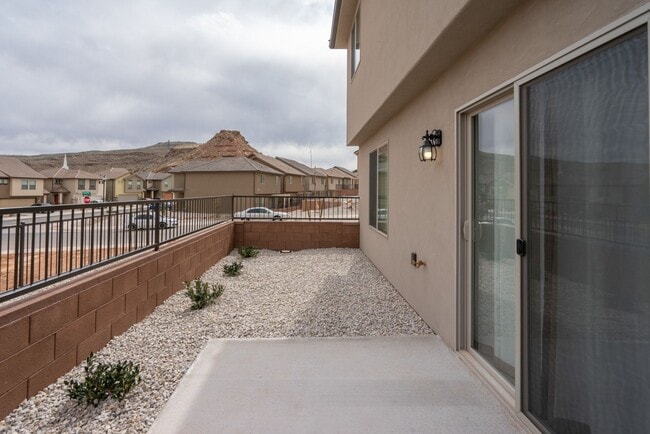 Building Photo - Desert Canyons End Unit – 4-Bedroom, 2.5-B...