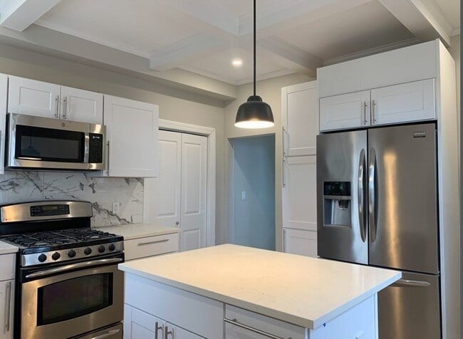 Building Photo - 86 Oak St