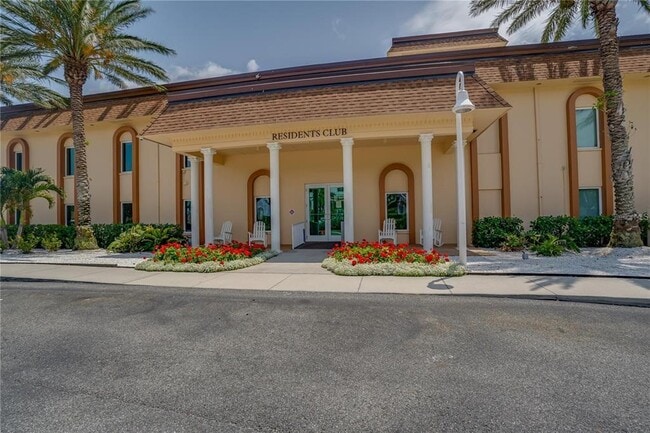 Building Photo - 5020 Brittany Dr S